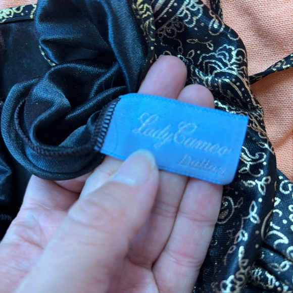 Vintage Black and Gold Paisley Chemise - Picture 11 of 11